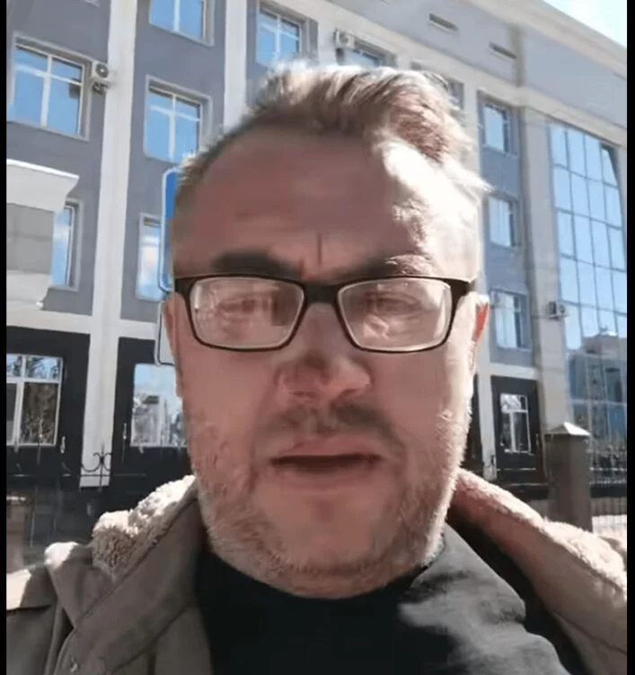 За видео с мнением о запрете работы в паводковых зонах ЗКО журналиста Рауля Упорова оштрафовали на 20 МРП - изображение 1