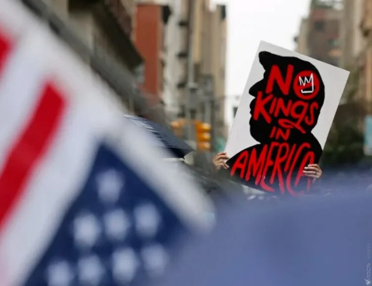 В США начались протесты против массовых депортации и сокращения программы здравоохранения - изображение 1