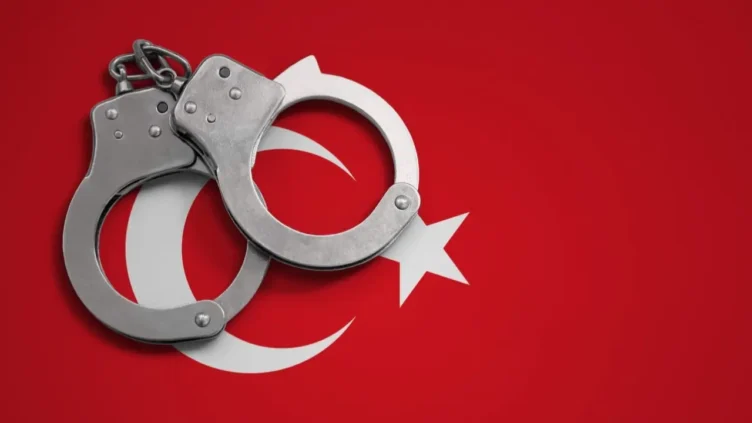 В Турции задержали более сотни человек - изображение 1