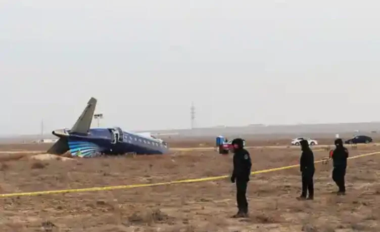 Озвучены новые подробности крушения самолета AZAL - изображение 1
