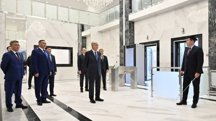 Токаев посетил новое здание столичного ДКНБ - изображение 1