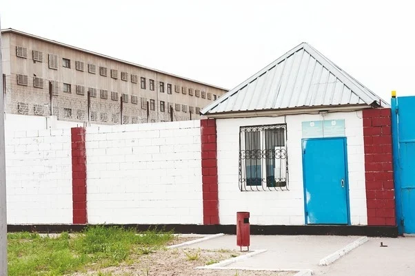 +300 новых заключённых в месяц: Бектенов обещает поправки по УДО, бюджеты, новые СИЗО и жилые блоки - изображение 1