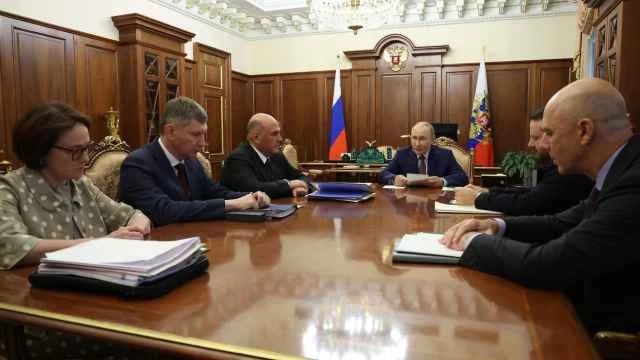 Правительство констатировало почти полную остановку экономического роста в России - изображение 1
