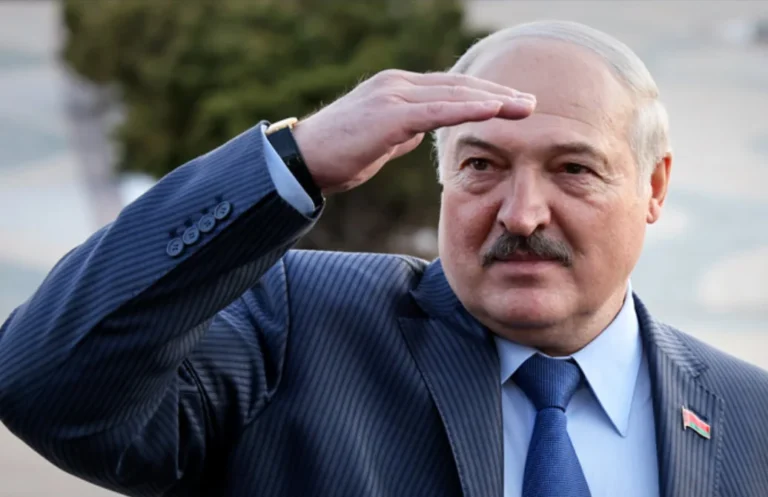 Лукашенко освободил более 50 заключенных, США сняли санкции с «Белавиа» - изображение 1
