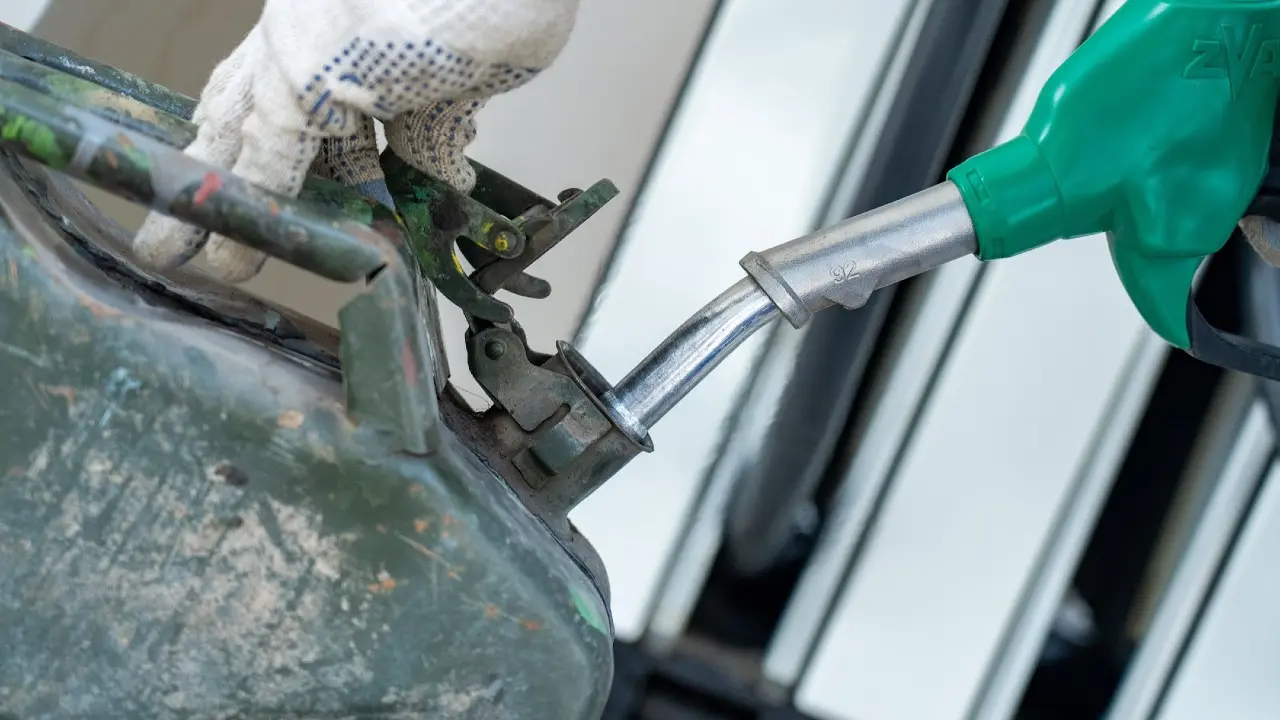 Изображение 1 для Мораторий на повышение стоимости бензина будет до весны