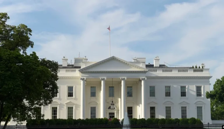 Администрация Трампа заморозила финансирование для штатов с демократическими взглядами - изображение 1
