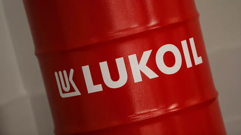 «Лукойл» заявил о намерении продать свои зарубежные активы из-за санкций - изображение 1