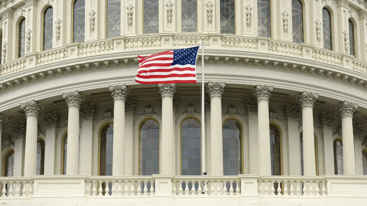 Изображение 1 для Более четырех тысяч госслужащих уволили в США