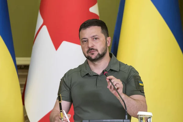 Зеленский заявил, что Украина ничего «не будет дарить» России ради сделки с Путиным - изображение 1