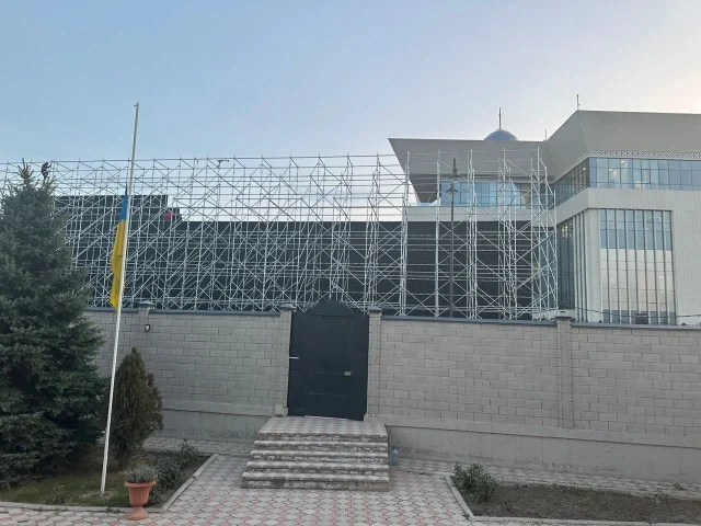 Власти Кыргызстана хотят спрятать от Путина флаг Украины - изображение 1