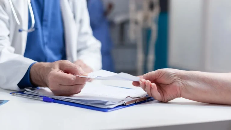 Мажилис принял в работу законопроект о защите медиков - изображение 1