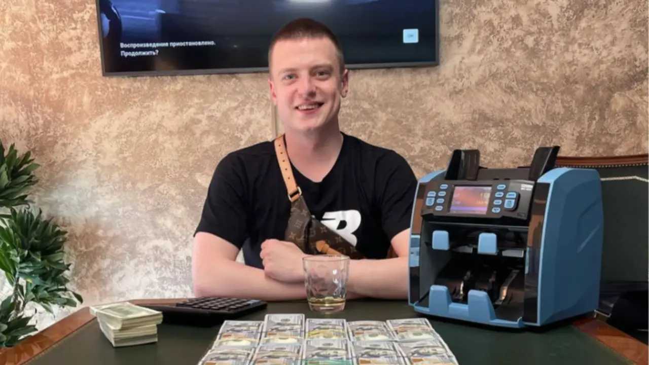 Изображение 1 для Белорусского блогера Mellstroy объявили в розыск в Казахстане