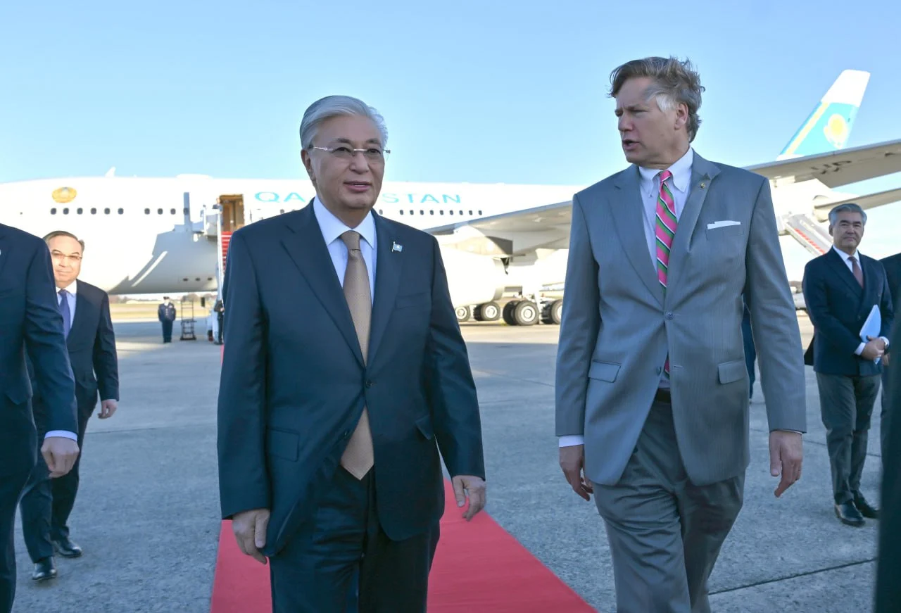 Изображение 1 для Токаев прибыл в Вашингтон