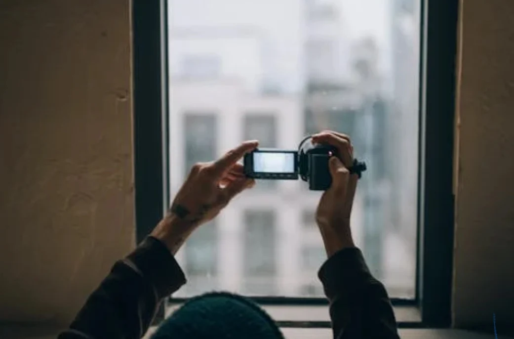 Изображение 1 для Журналистов и блогеров хотят обязать получать новое разрешение на публикацию фото и видео