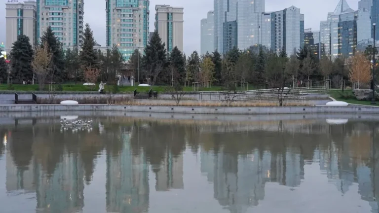 Сквер на месте резиденции президента открыли в Алматы - изображение 1