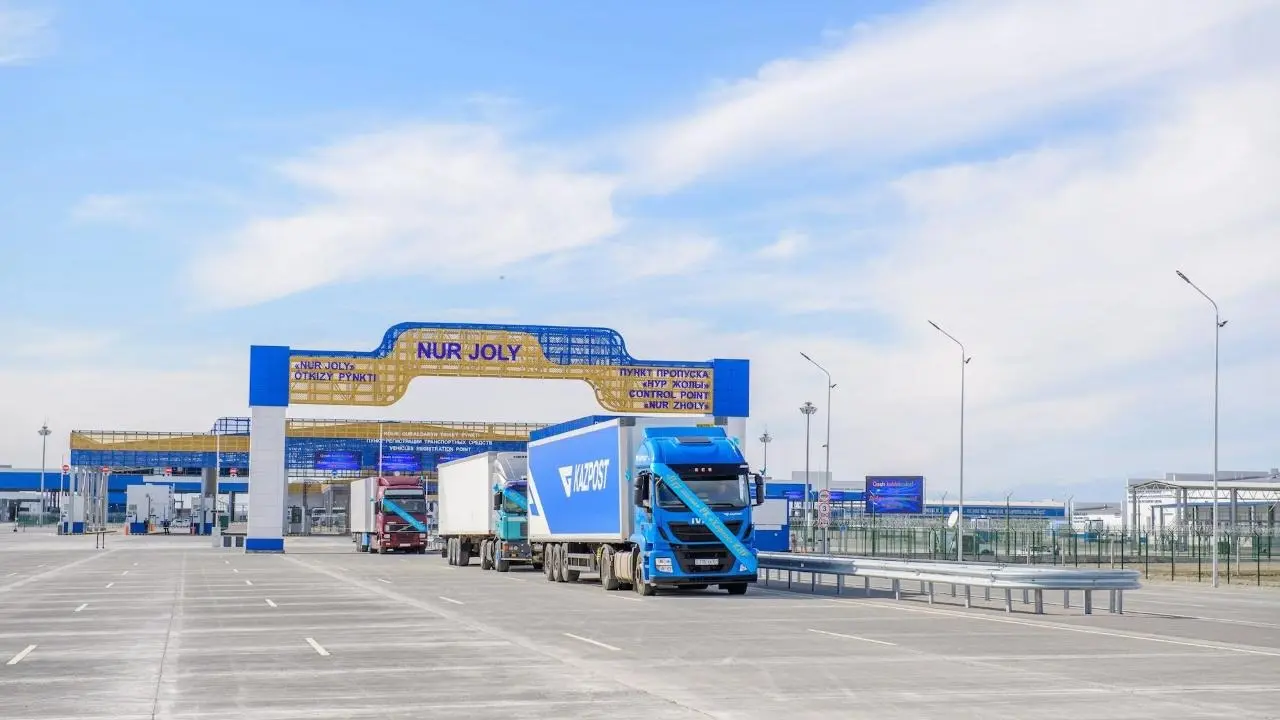 Изображение 1 для Пробка из 1500 грузовиков образовалась на пункте пропуска на границе Казахстана и КНР