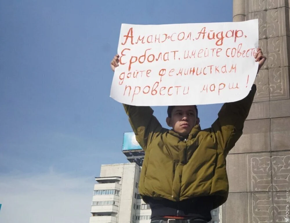 Изображение 1 для Темирлана Енсебека допросили в рамках дела, возбужденного по заявлению депутата Жанбыршина