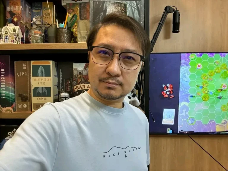 Главному редактору КазТАГ Амиру Касенову надели браслет слежения - изображение 1