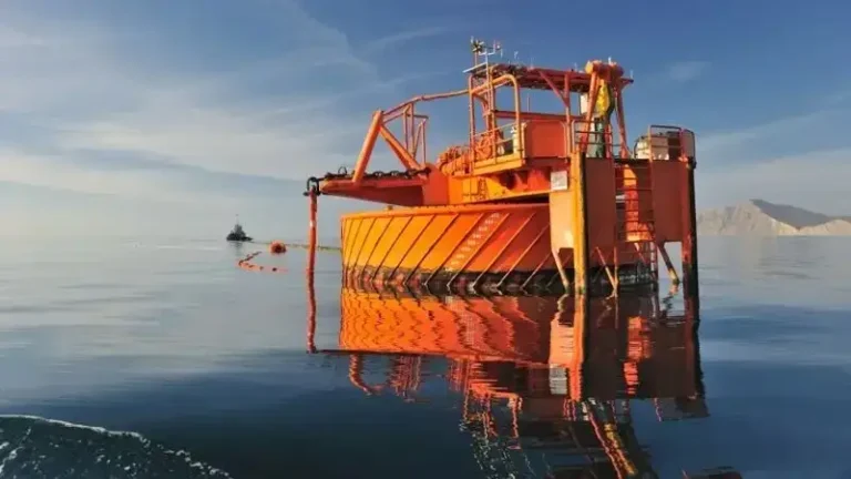 КТК приостановил отгрузку нефти из-за шторма и переполнения хранилищ - изображение 1