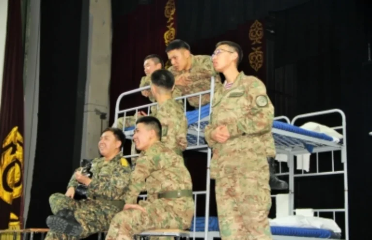 Поможет ли театр поднять имидж казахстанской армии? - изображение 1