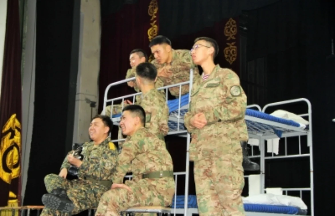 Изображение 1 для Поможет ли театр поднять имидж казахстанской армии?