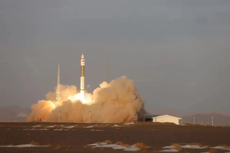 Китай вывел на орбиту два экспериментальных аппарата одним пуском - изображение 1