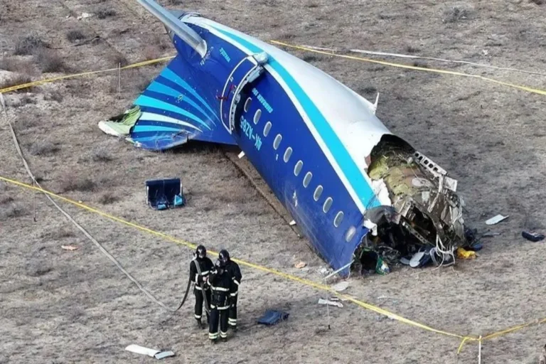 Промежуточные результаты расследования крушения самолета Azerbaijan Airlines озвучили в Казахстане - изображение 1