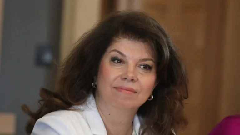 Президентом Болгарии впервые стала женщина - изображение 1