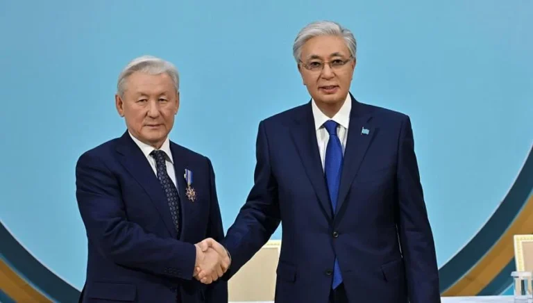 Токаев наградил ряд казахстанцев государственными наградами - изображение 1