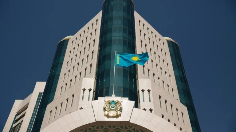 Состав совместной комиссии парламента по законопроекту о внесении изменений в закон о выборах утвердили в Казахстане - изображение 1