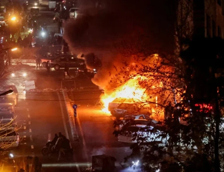 Иранские студенты вновь вышли на улицы - изображение 1