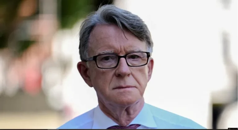 Советник премьер-министра Великобритании ушёл в отставку в связи с делом Эпштейна - изображение 1