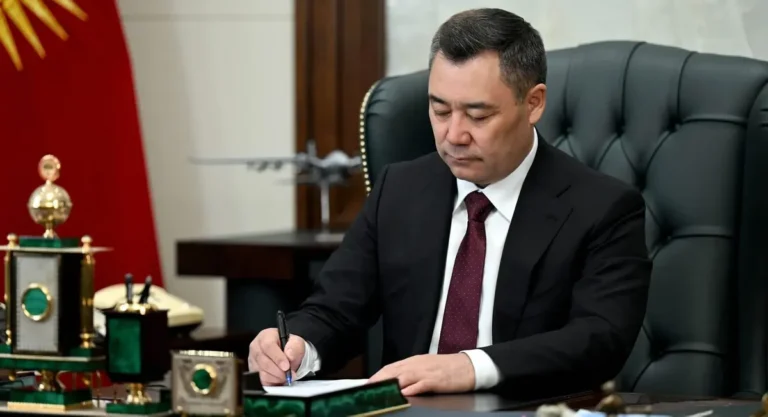 Президент Кыргызстана присвоил генеральские звания силовикам - изображение 1