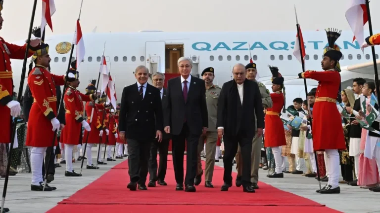 Токаев прибыл с госвизитом в Пакистан - изображение 1