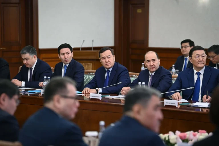 Токаев допустил строительство нового НПЗ из-за дефицита топлива - изображение 1