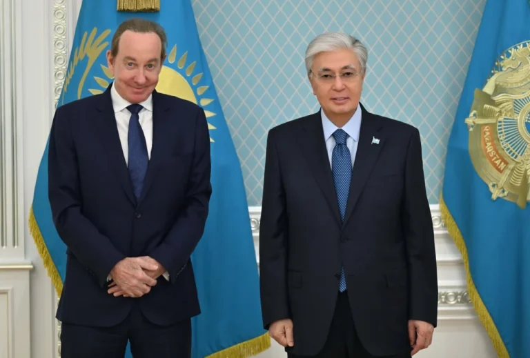 Токаев обсудил с Питером Фостером прямые рейсы между США и Казахстаном - изображение 1