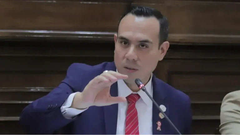 Конгресс Перу проголосовал за отставку временного президента - изображение 1