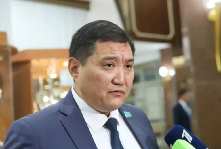 Мораторий на смену команд чиновников предложили в Казахстане - изображение 1