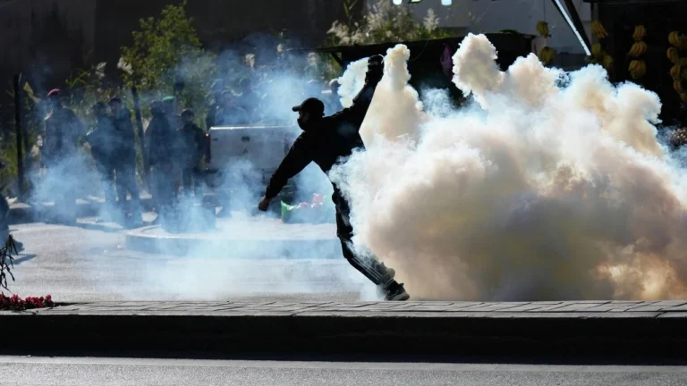 Массовые митинги после гибели Хаменеи проходят в Иране - изображение 1