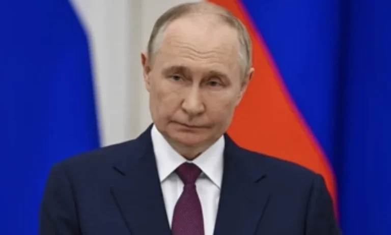 Сбои связи и блок Telegram обвалили рейтинг Путина в России - изображение 1