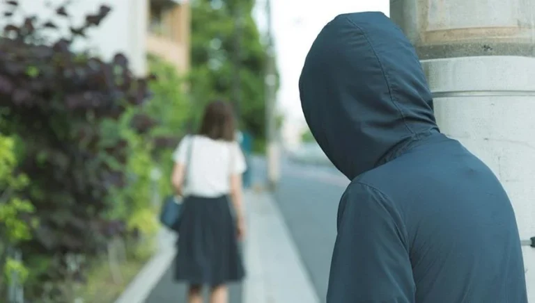 Сталкеры в Казахстане дошли до судов: десятки под арестом - изображение 1