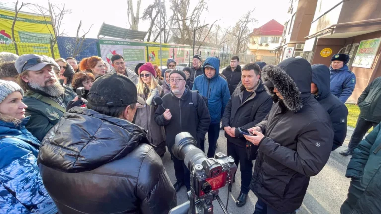 Счета журналиста Борейко заблокировали из-за иска на 71 млн тенге - изображение 1