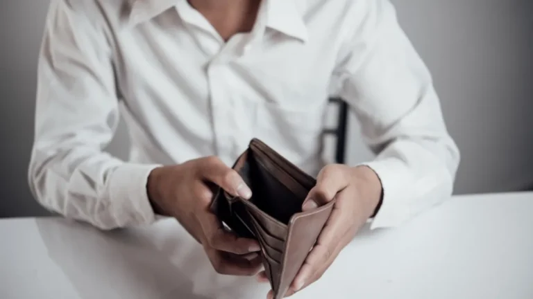 Казахстан уходит в кредиты: долги населения превысили 25 трлн тенге - изображение 1