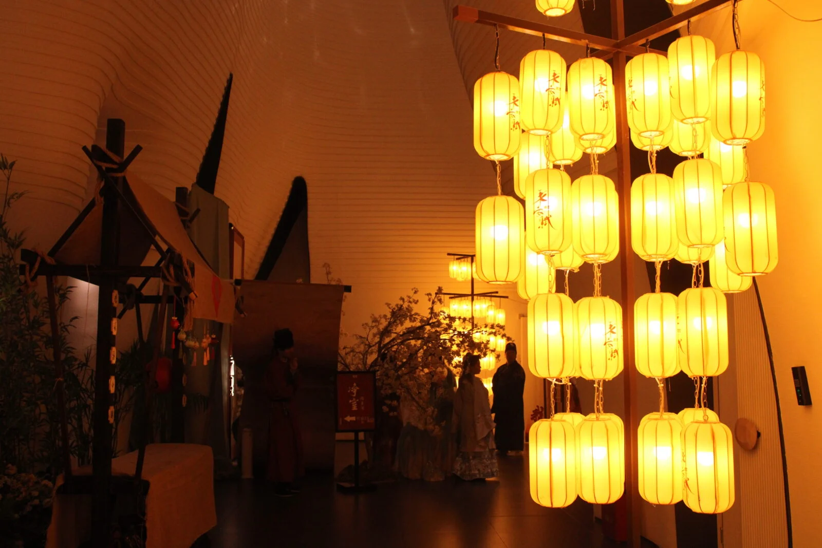 Изображение 38 для Чем Шанхай удивит казахстанцев