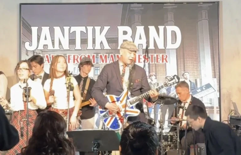 Jantik Band презентовали винил в Алматы с продюсером Элтона Джона - изображение 1