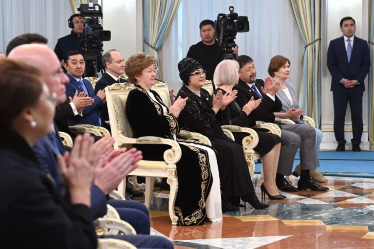 Президент вручил награды деятелям культуры и искусства Казахстана - изображение 1