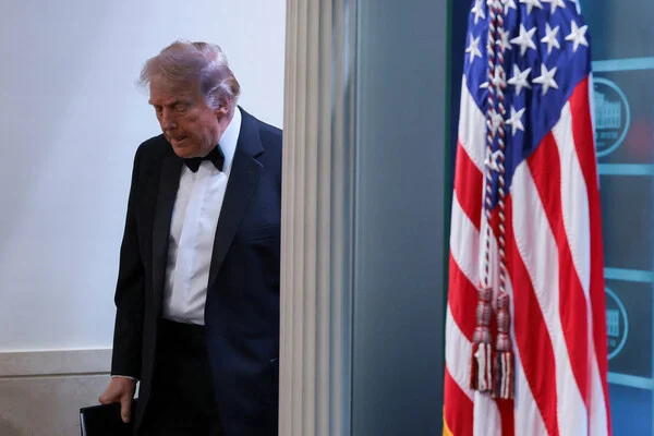 Рейтинг Трампа рухнул до рекордно низкого уровня - изображение 1