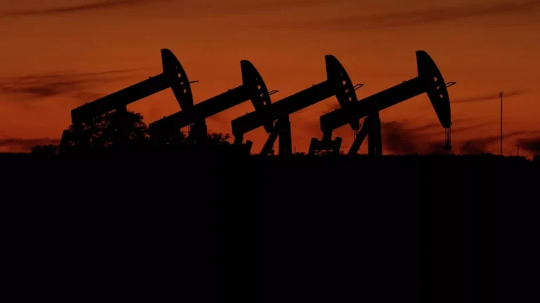 Мировые запасы нефти истощаются рекордными темпами - изображение 1