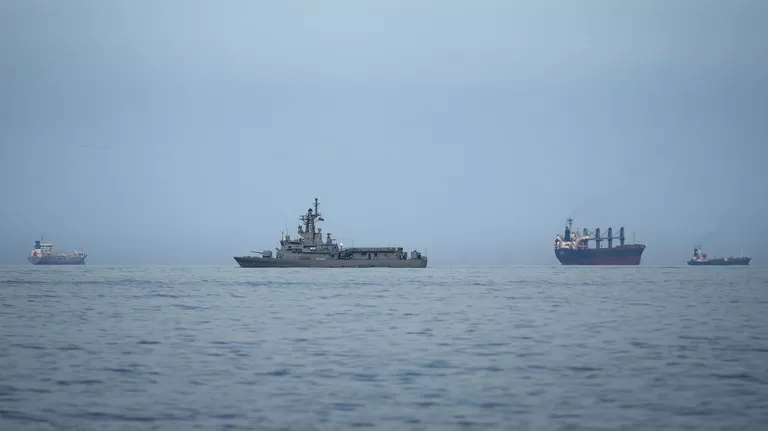Тегеран отказался возвращать довоенные условия в Ормузском проливе - изображение 1