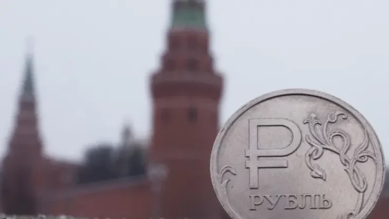 Рубль вопреки санкциям стал лидером мирового валютного рынка - изображение 1